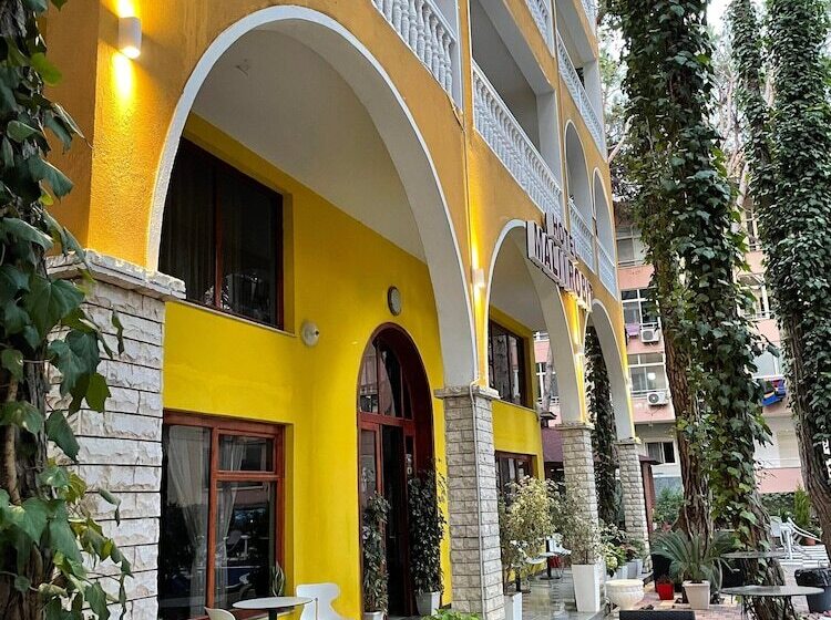 Отель Mali I Robit