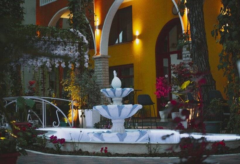 Отель Mali I Robit