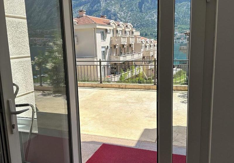 هتل Montebay Perla