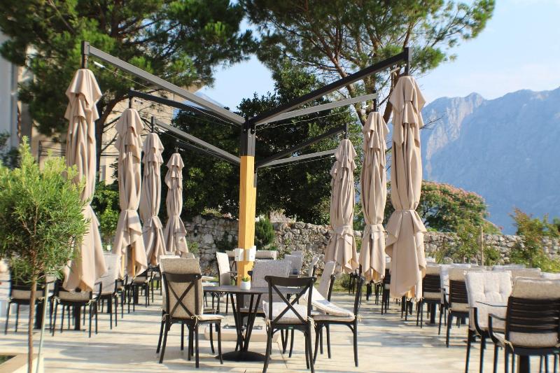 هتل Montebay Perla