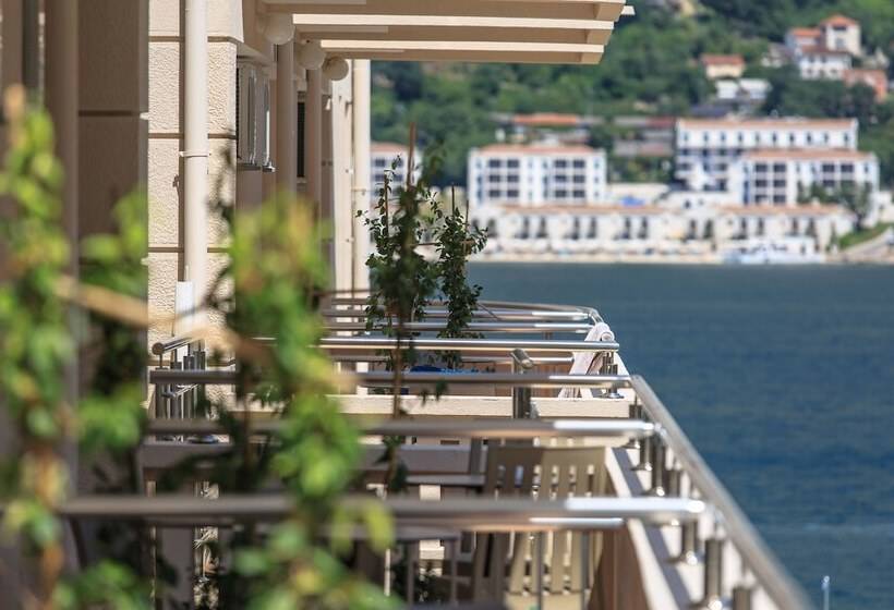 هتل Montebay Perla