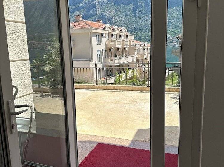 هتل Montebay Perla