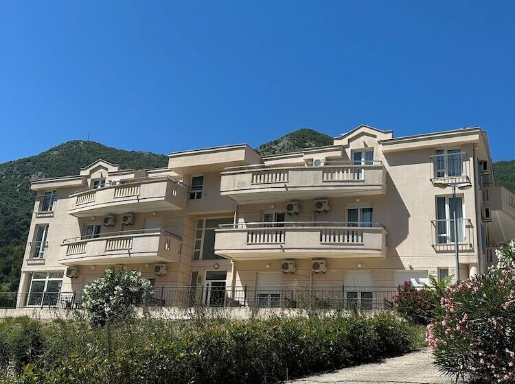 هتل Montebay Perla