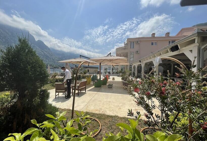 هتل Montebay Perla