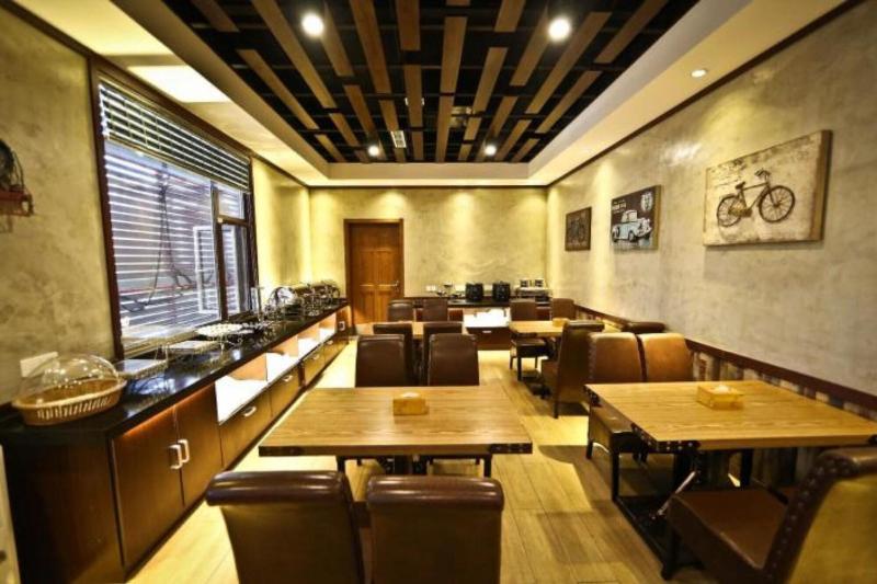 Time Traveller Hotel   Near Beijing Panjiayuan Antique Market, Beijing Happy Valley, Cbd, China Zun