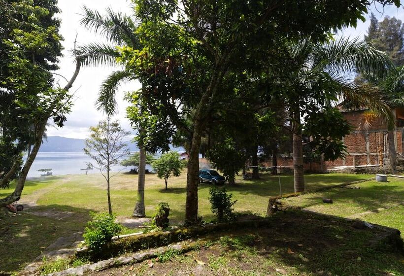 ホテル Penginapan Rodeo