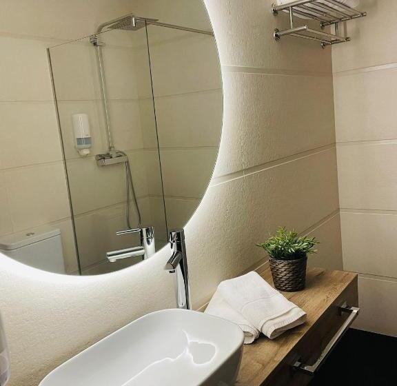 هتل Qb Almagro Centro