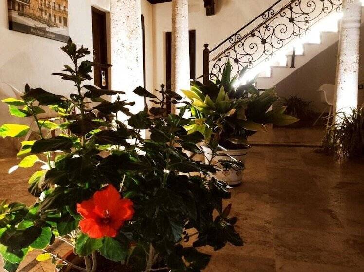 هتل Qb Almagro Centro