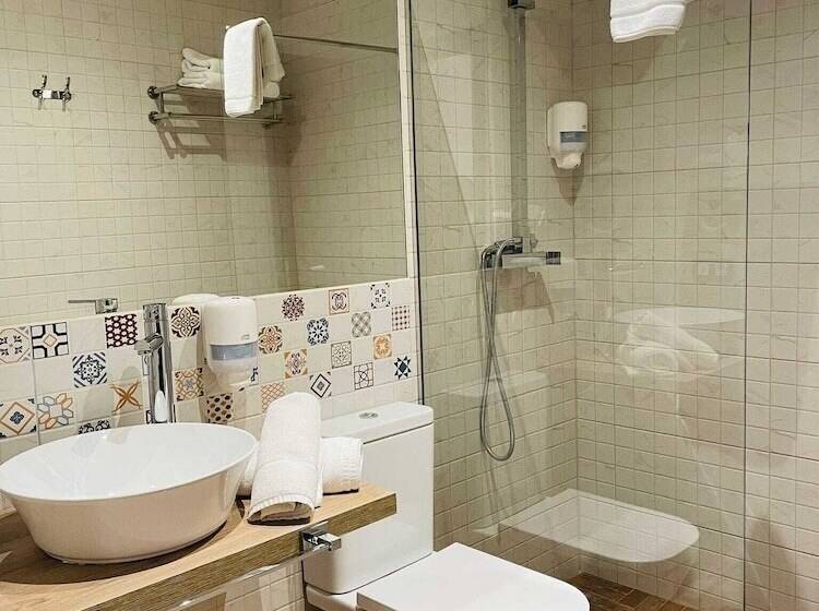 هتل Qb Almagro Centro