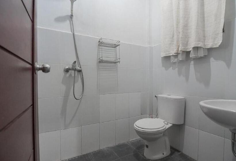 Отель Reddoorz Plus Near Cambridge City Square 2