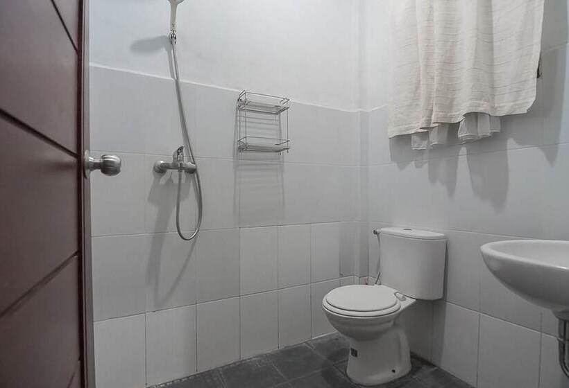 Отель Reddoorz Plus Near Cambridge City Square 2