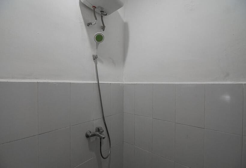 Отель Reddoorz Plus Near Cambridge City Square 2