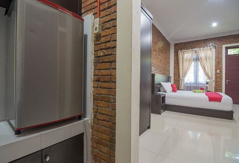 Отель Reddoorz Plus Near Cambridge City Square 2