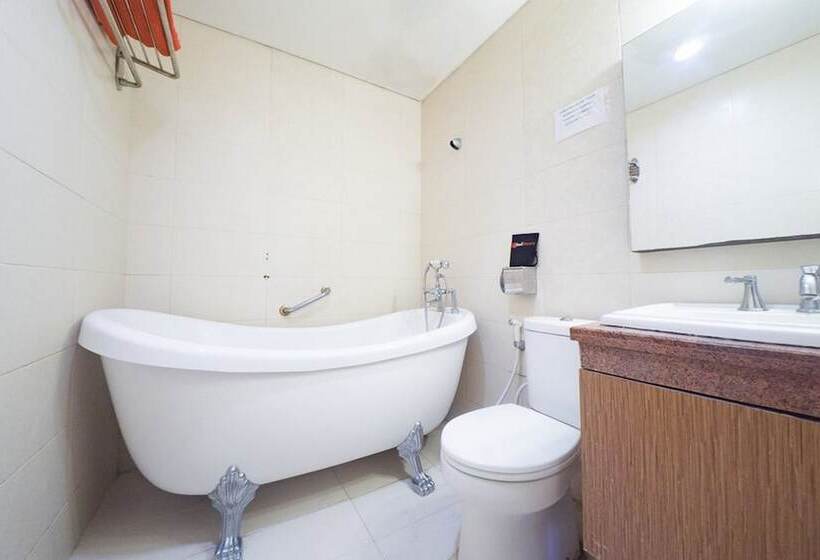 فندق Reddoorz Plus Near Universitas Negeri Makassar 2