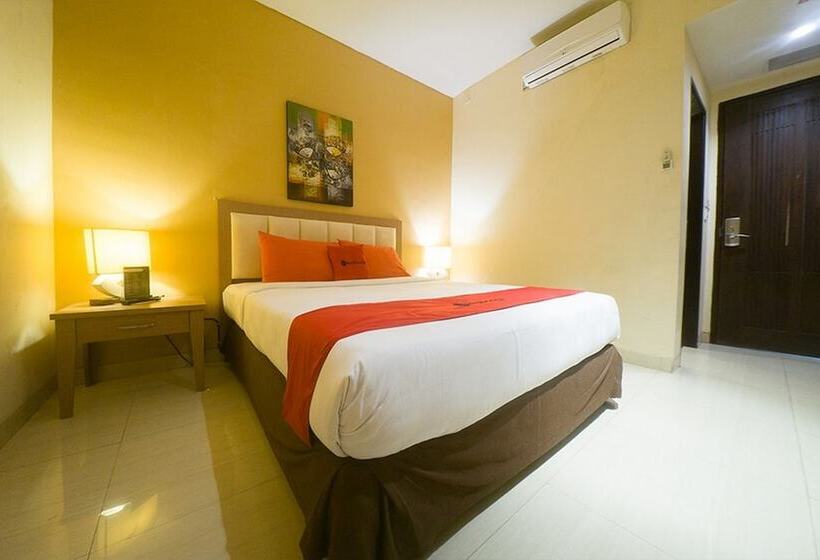 Отель Reddoorz Plus Near Universitas Negeri Makassar 2