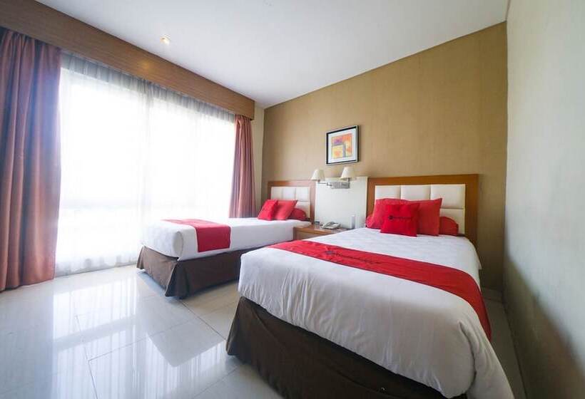Отель Reddoorz Plus Near Universitas Negeri Makassar 2