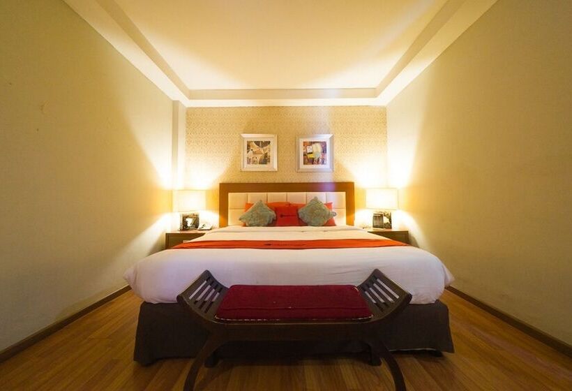 Отель Reddoorz Plus Near Universitas Negeri Makassar 2