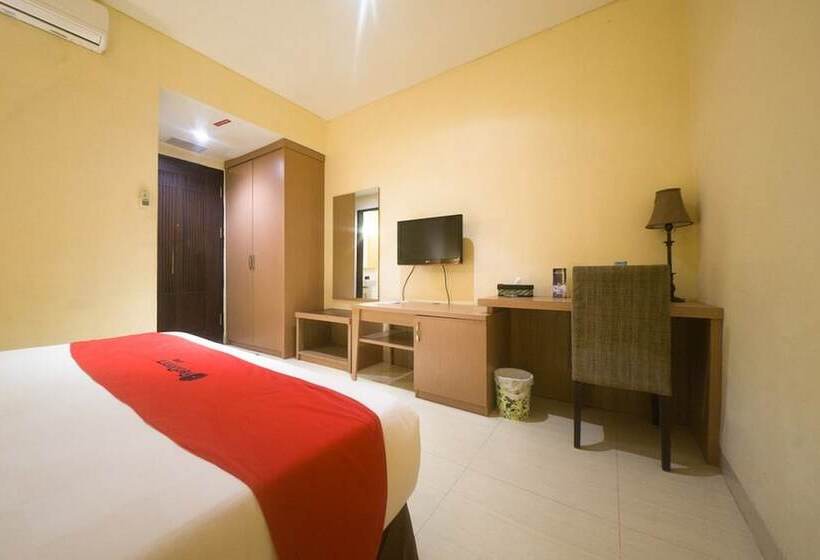 Отель Reddoorz Plus Near Universitas Negeri Makassar 2