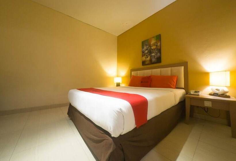 Отель Reddoorz Plus Near Universitas Negeri Makassar 2