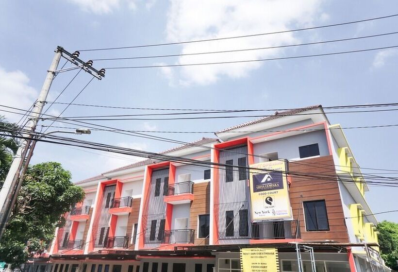 酒店 Reddoorz Plus @ Tlogomas