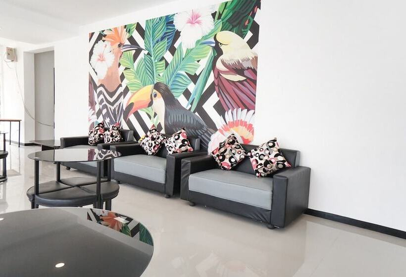 酒店 Reddoorz Plus @ Tlogomas