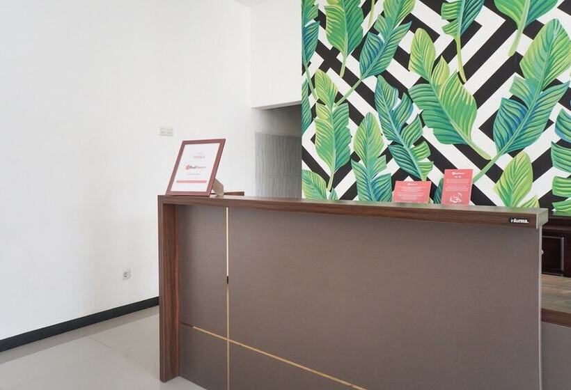 酒店 Reddoorz Plus @ Tlogomas