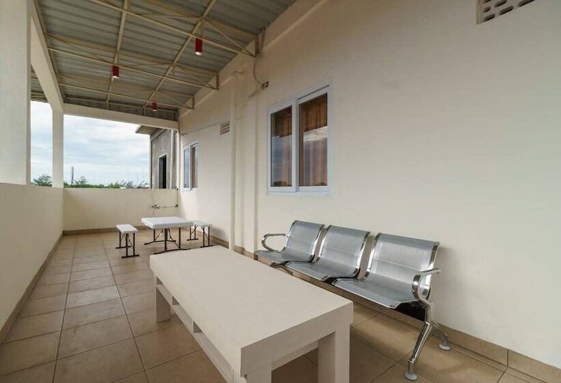 호텔 Reddoorz Syariah Near Universitas Serambi Mekkah