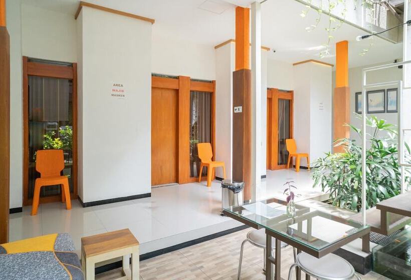 酒店 Reddoorz Syariah Near Transmart Mx Malang