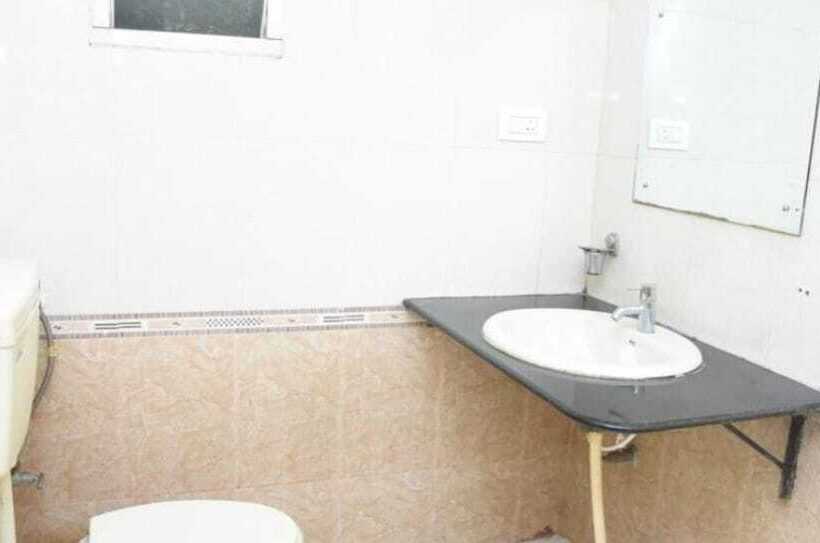 בית מלון כפרי Surya Residency Majestic