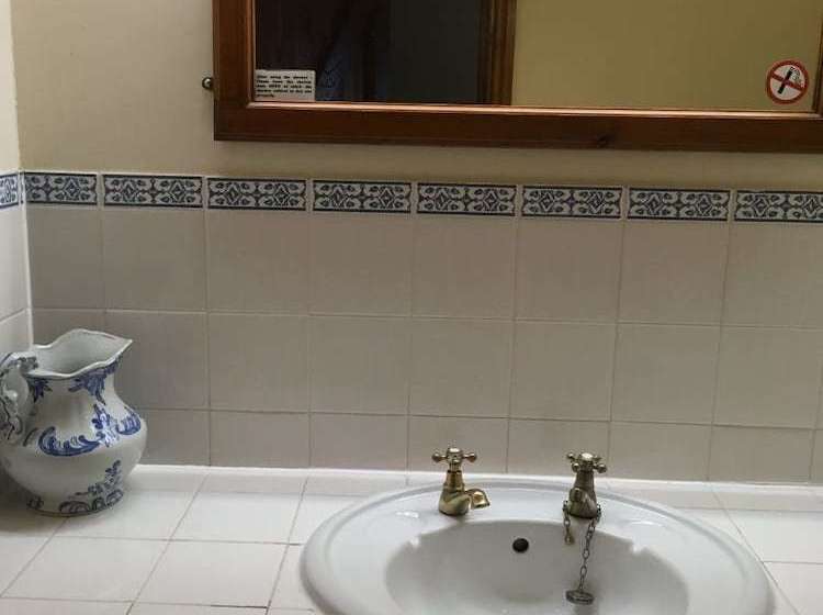 Отель The Coachman