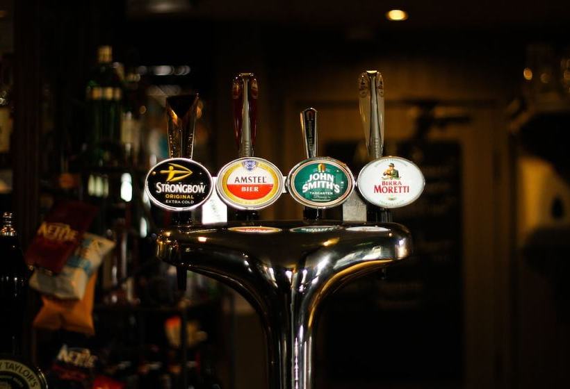 Отель The Coachman