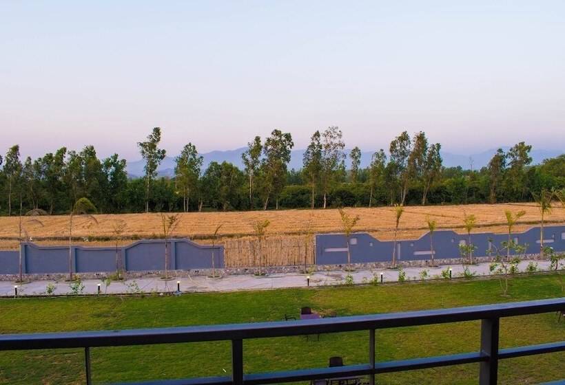 בית מלון כפרי The Forest Vines Resort