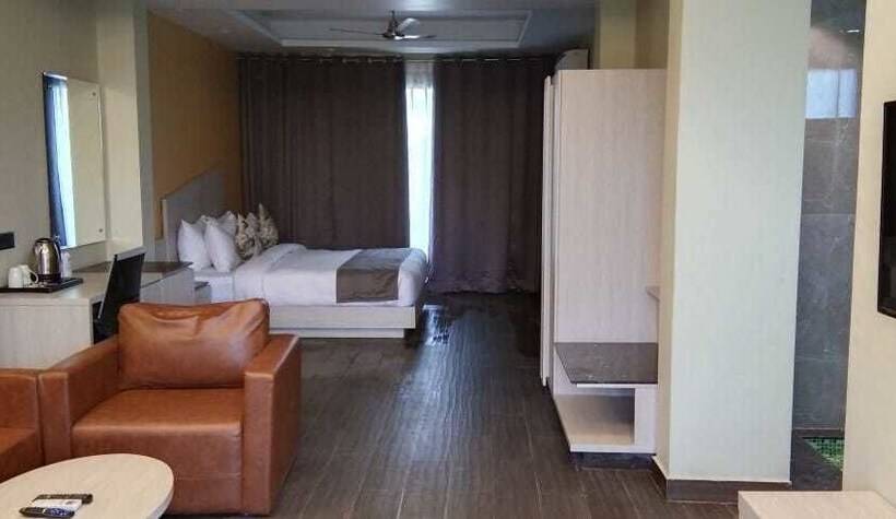 בית מלון כפרי The Forest Vines Resort