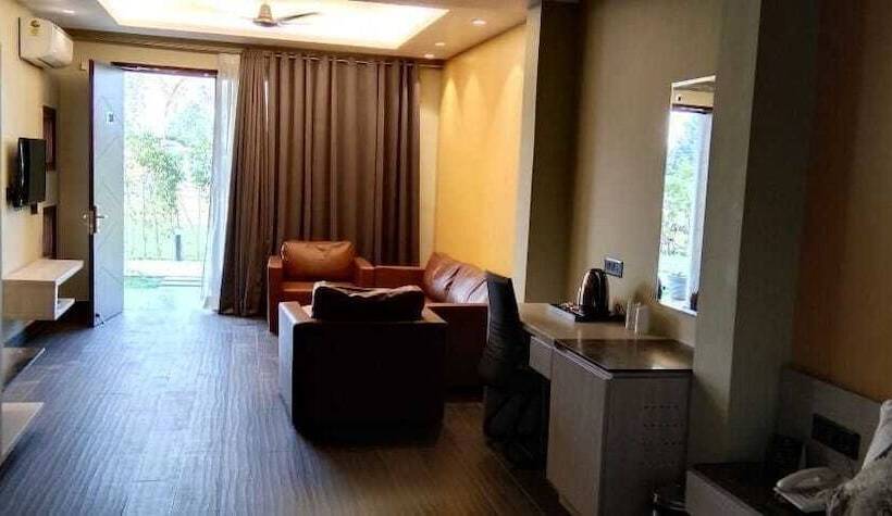 בית מלון כפרי The Forest Vines Resort