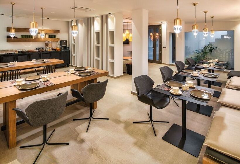 هتل Uma Ray Suites