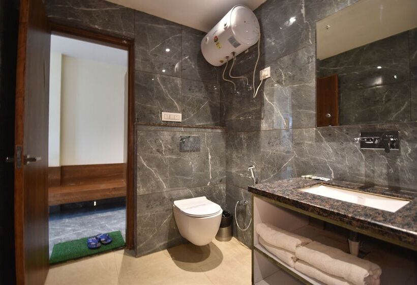 ホテル Vaishno Devi Heights