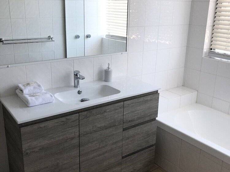 Oceania Beachside Holiday Apartments