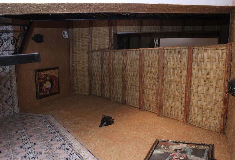 پانسیون Auberge Et Hôtel Les Amis Tafraout