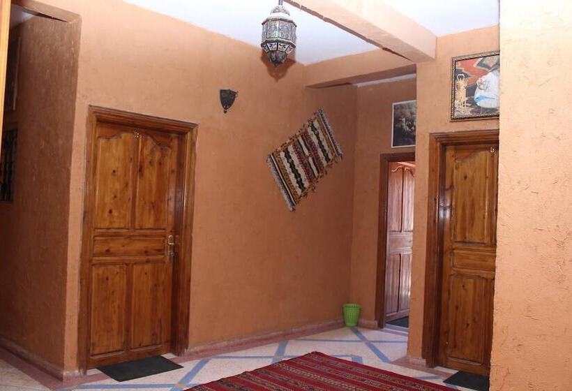 پانسیون Auberge Et Hôtel Les Amis Tafraout