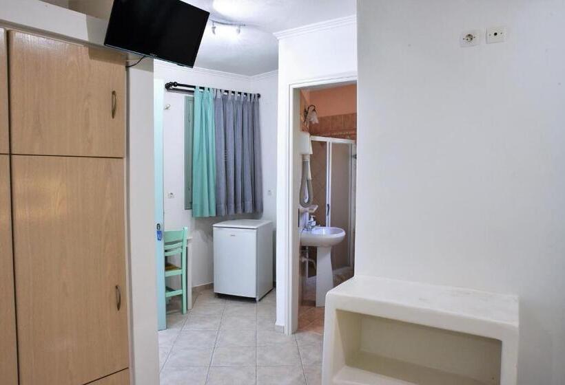 بنسيون Avra Milos