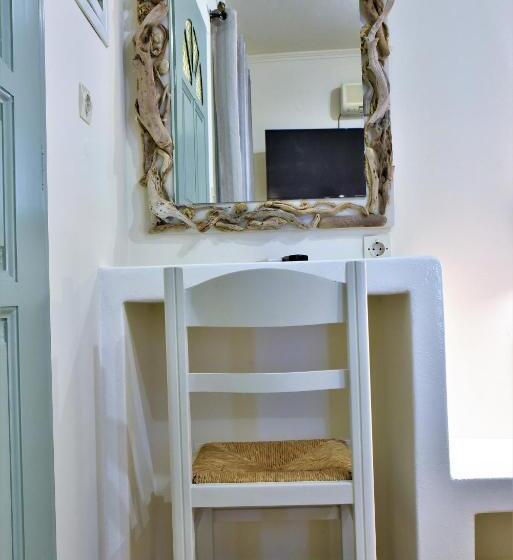 بنسيون Avra Milos