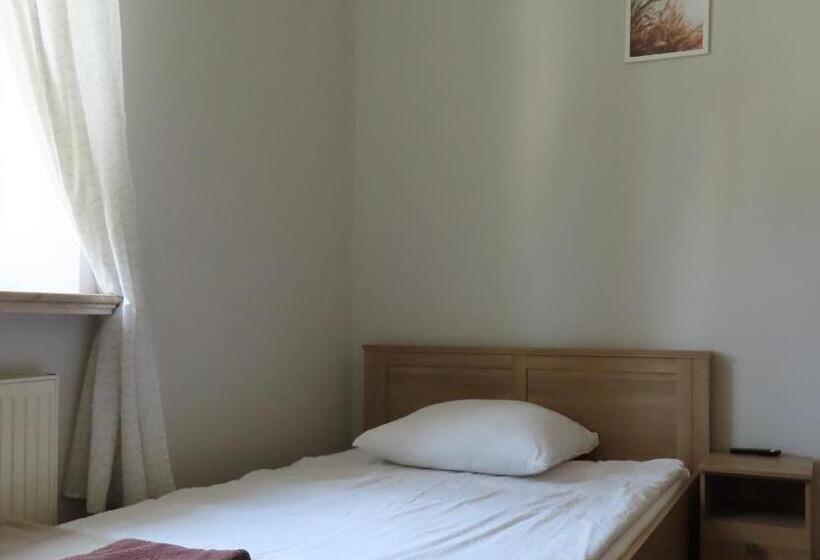 ペンション Dobry Zakątek Dom Rekolekcyjny