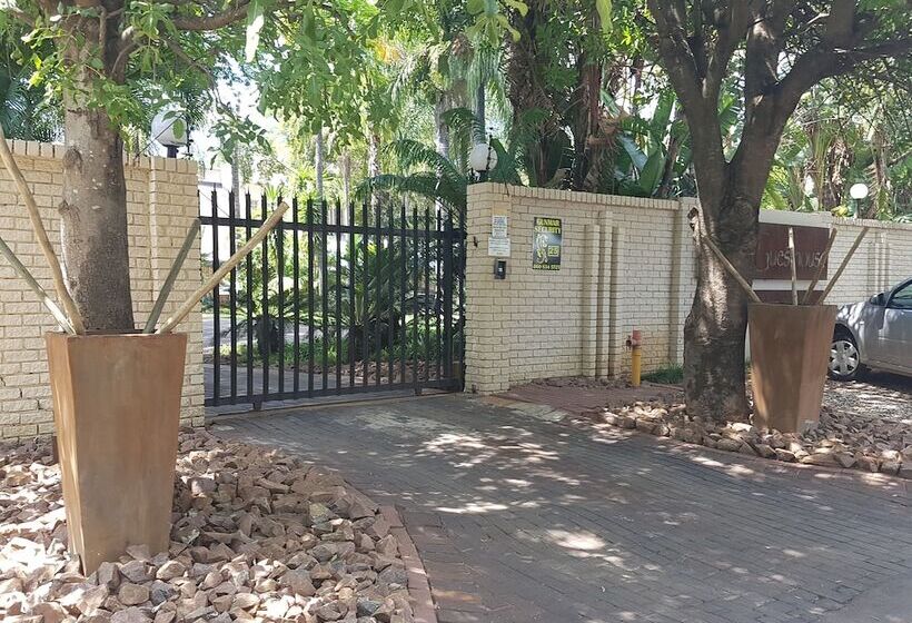 Пансион Lions Guesthouse