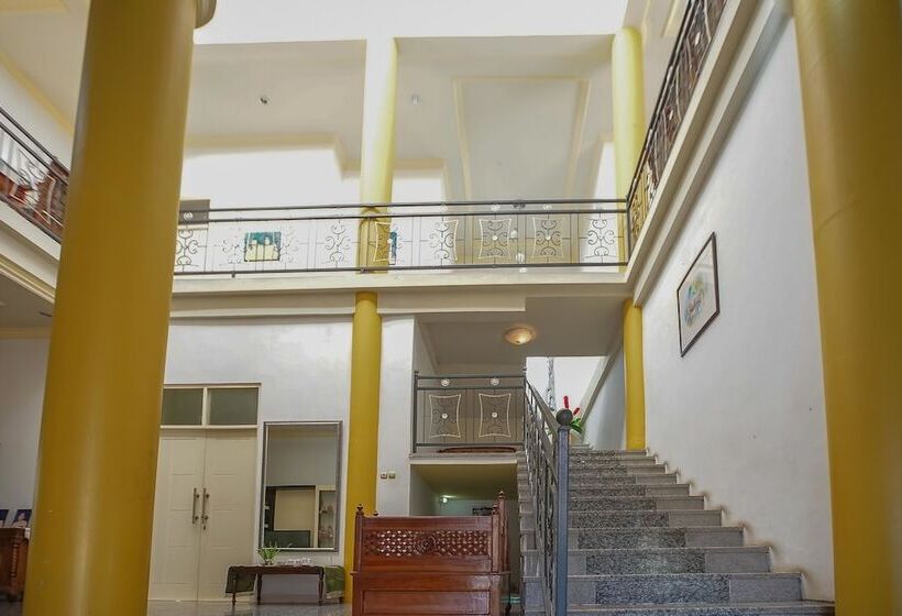 پانسیون Reddoorz Syariah Near Museum Lambung Mangkurat 2