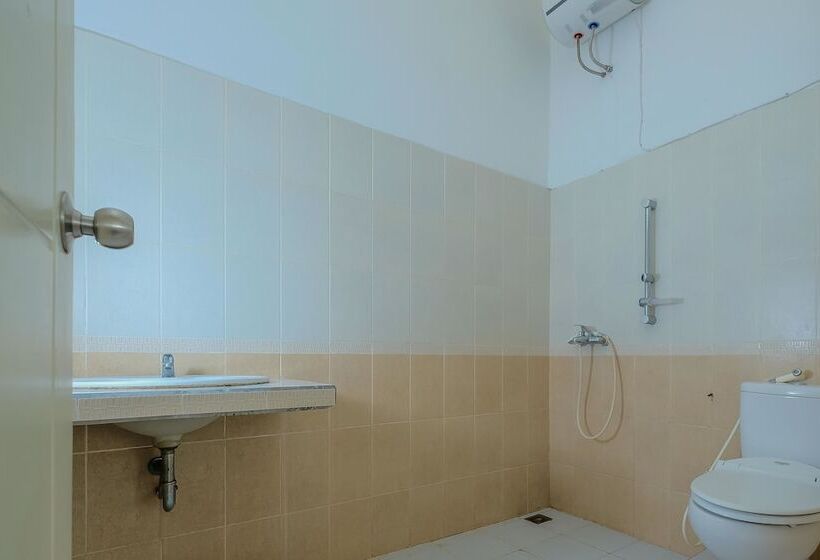 پانسیون Reddoorz Syariah Near Museum Lambung Mangkurat 2