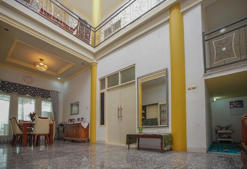 Пансион Reddoorz Syariah Near Museum Lambung Mangkurat 2