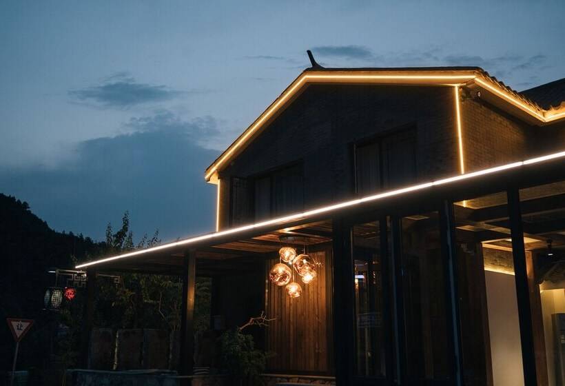 Пансион Vinawhisper Boutique