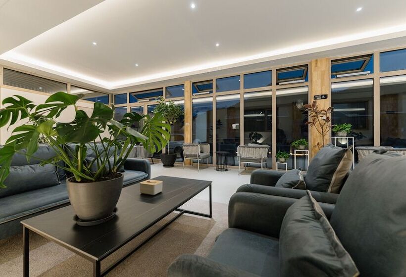 Пансион Vinawhisper Boutique