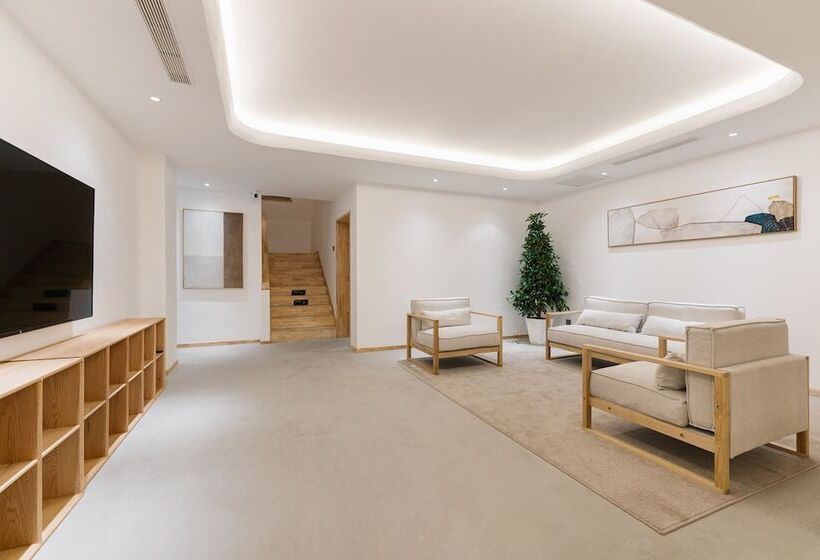 Пансион Vinawhisper Boutique