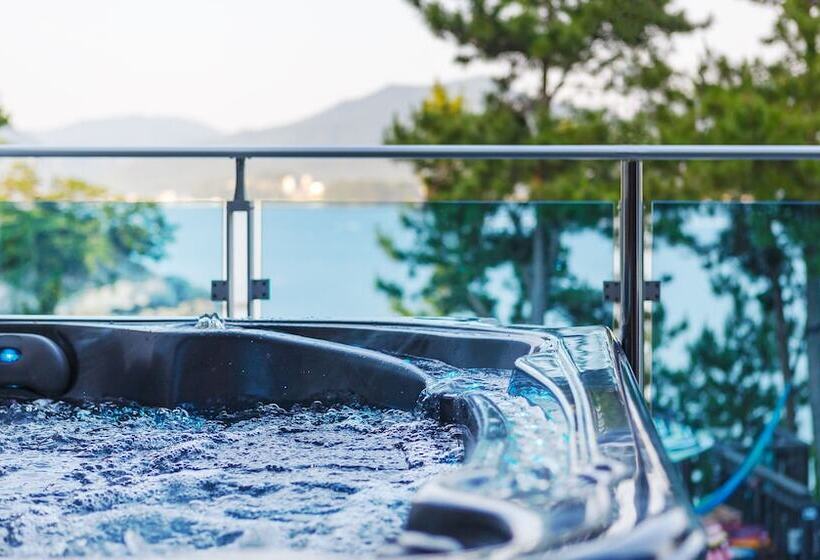 Tongyeong Honey Spa Pension